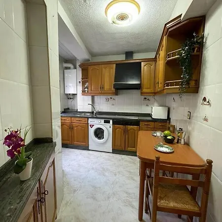アパート Oviedo. Apartamento Sencillo, Luminoso Y Acogedor. オビエド