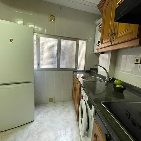 アパート Oviedo. Apartamento Sencillo, Luminoso Y Acogedor. オビエド