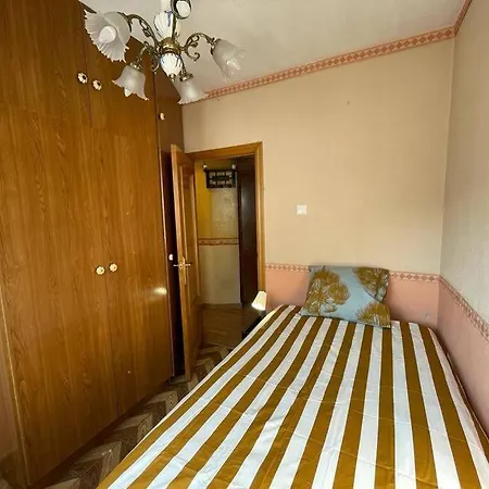 Oviedo. Apartamento Sencillo, Luminoso Y Acogedor. アパート オビエド
